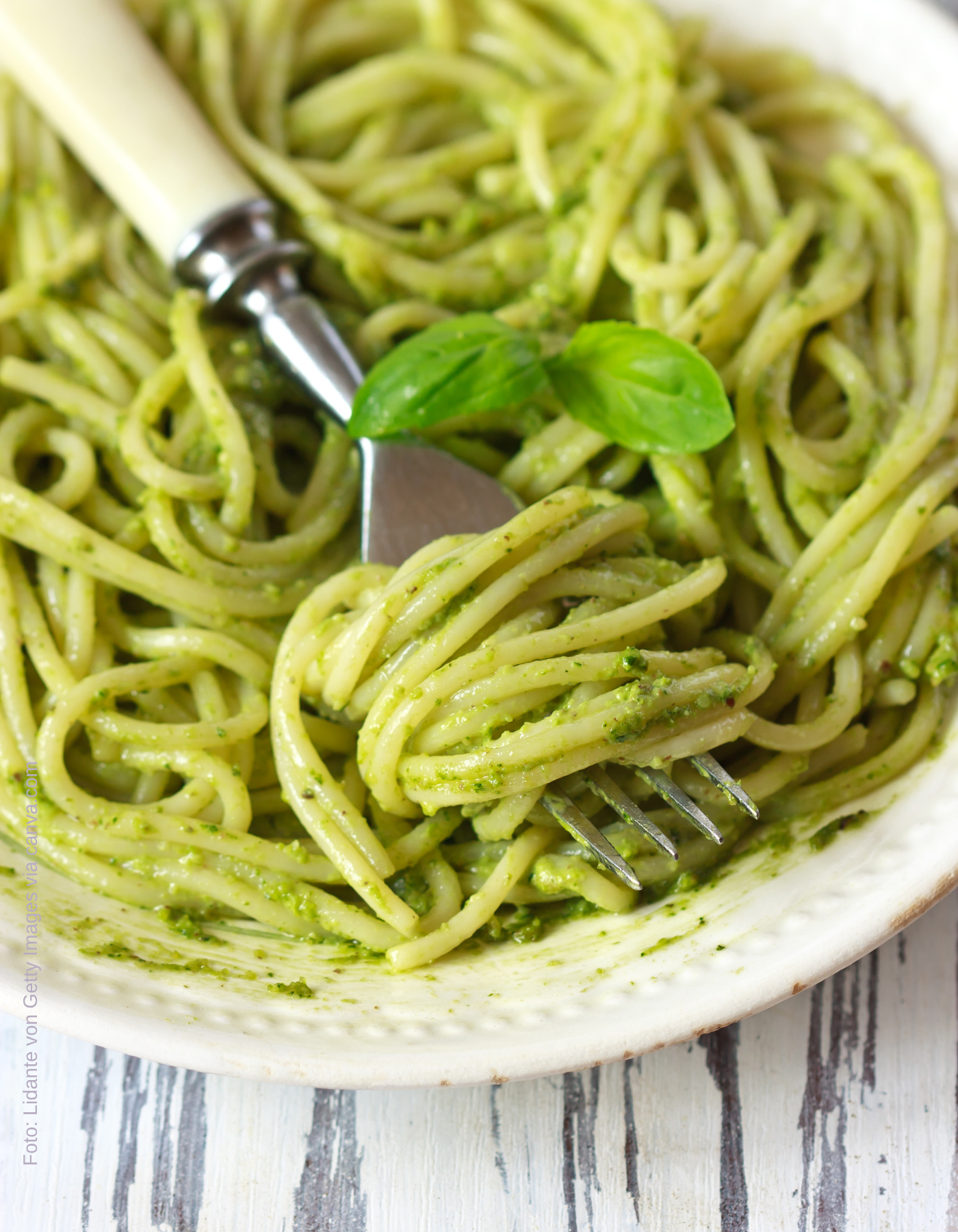 Veganes Pesto Verde – schnell gemacht, vielseitig genießbar und voller Geschmack | waffoodies