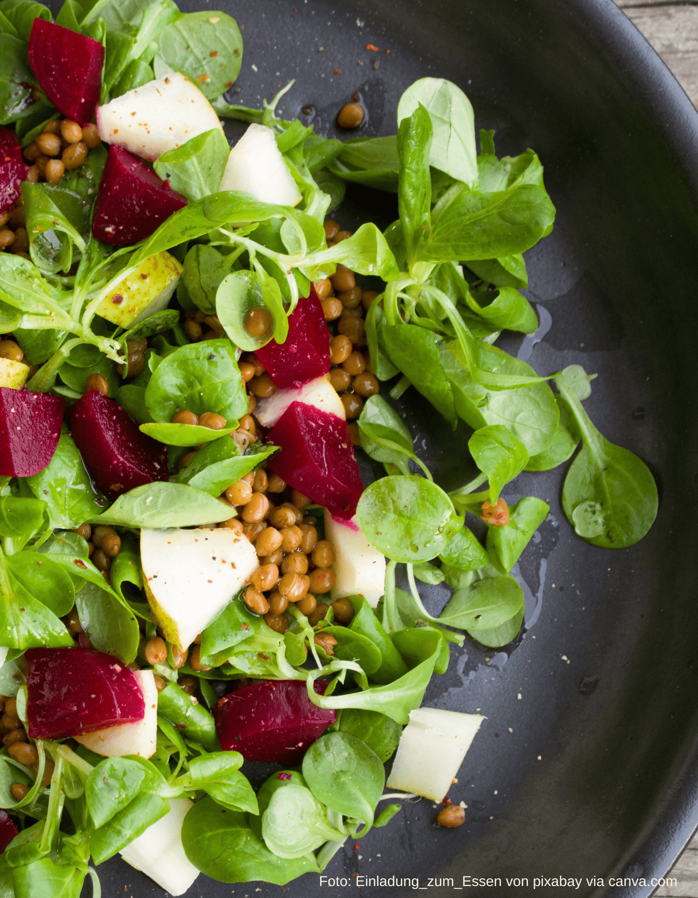 Einfaches Rezept für Feldsalat mit Birne, Rote Bete und Zitronen-Dressing