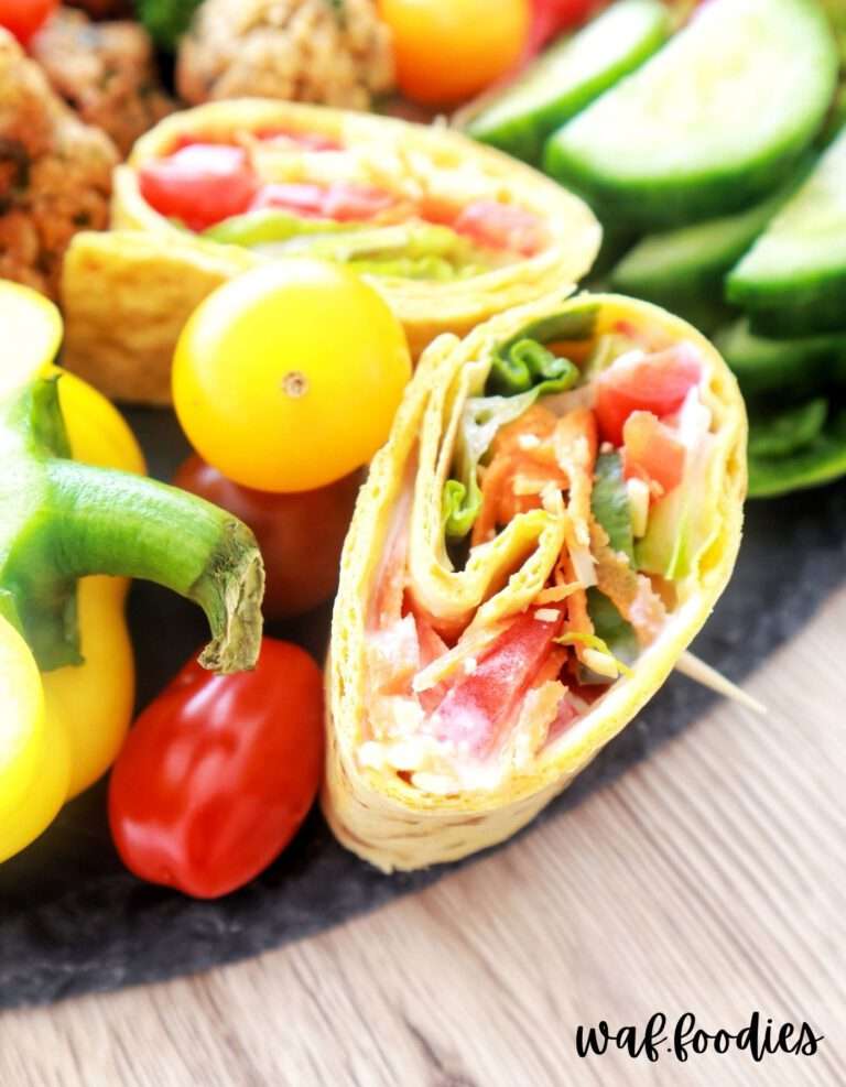 Vegane Mini Wraps Wrapschnecken gefüllt mit veganem Käse & Gemüse