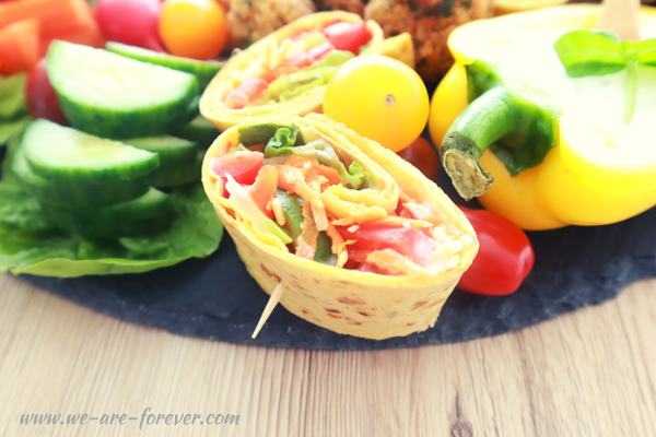 Vegane Mini Wraps | Wrapschnecken gefüllt mit veganem Käse &amp; Gemüse