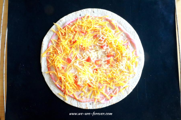 vegane quesadilla mit käse und paprika füllen