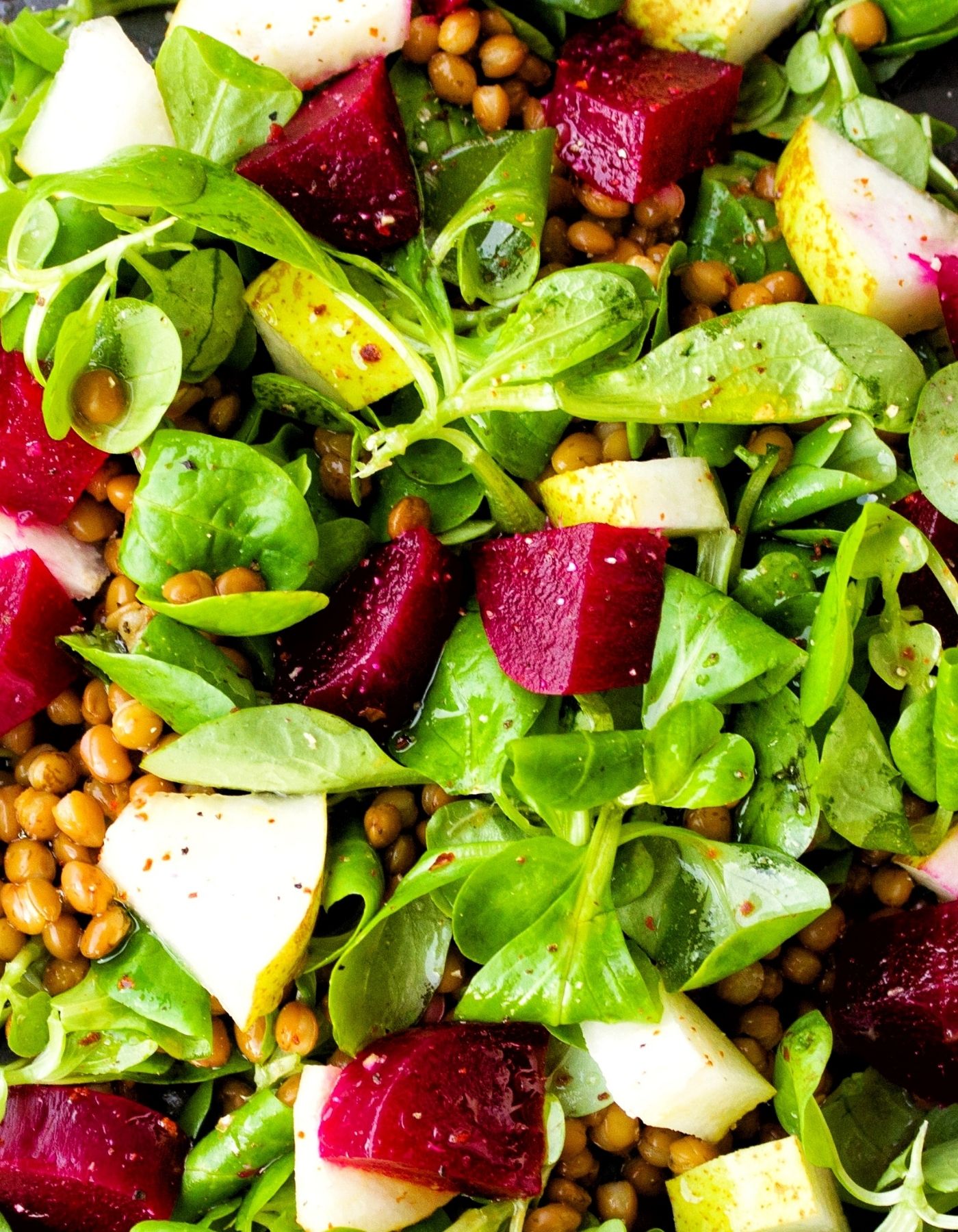 Rezept: Veganer Feldsalat mit Birne, Roter Bete und Roten Linsen