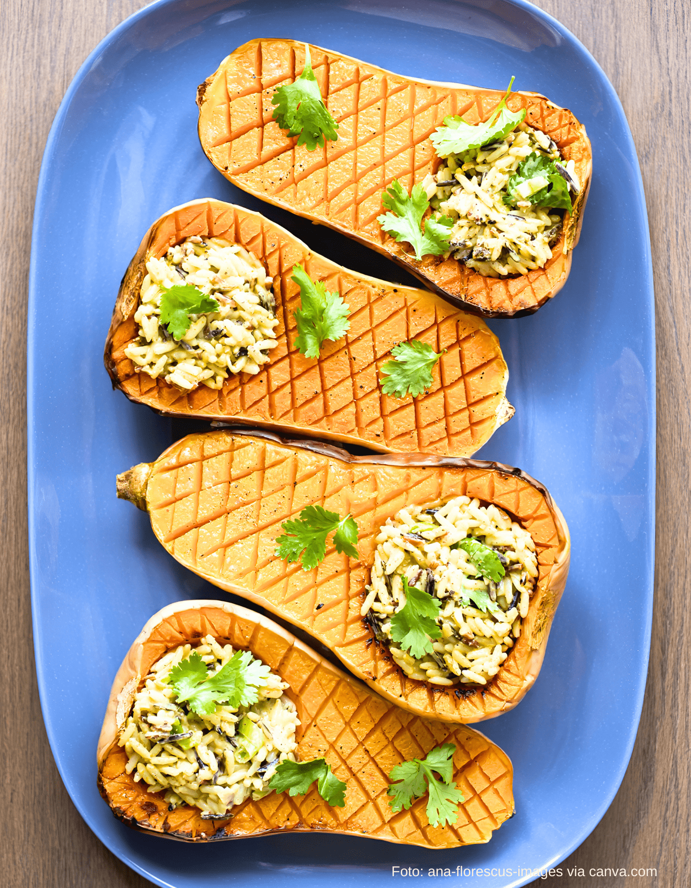 Butternut aus dem Ofen mit Wildreis und Petersilie