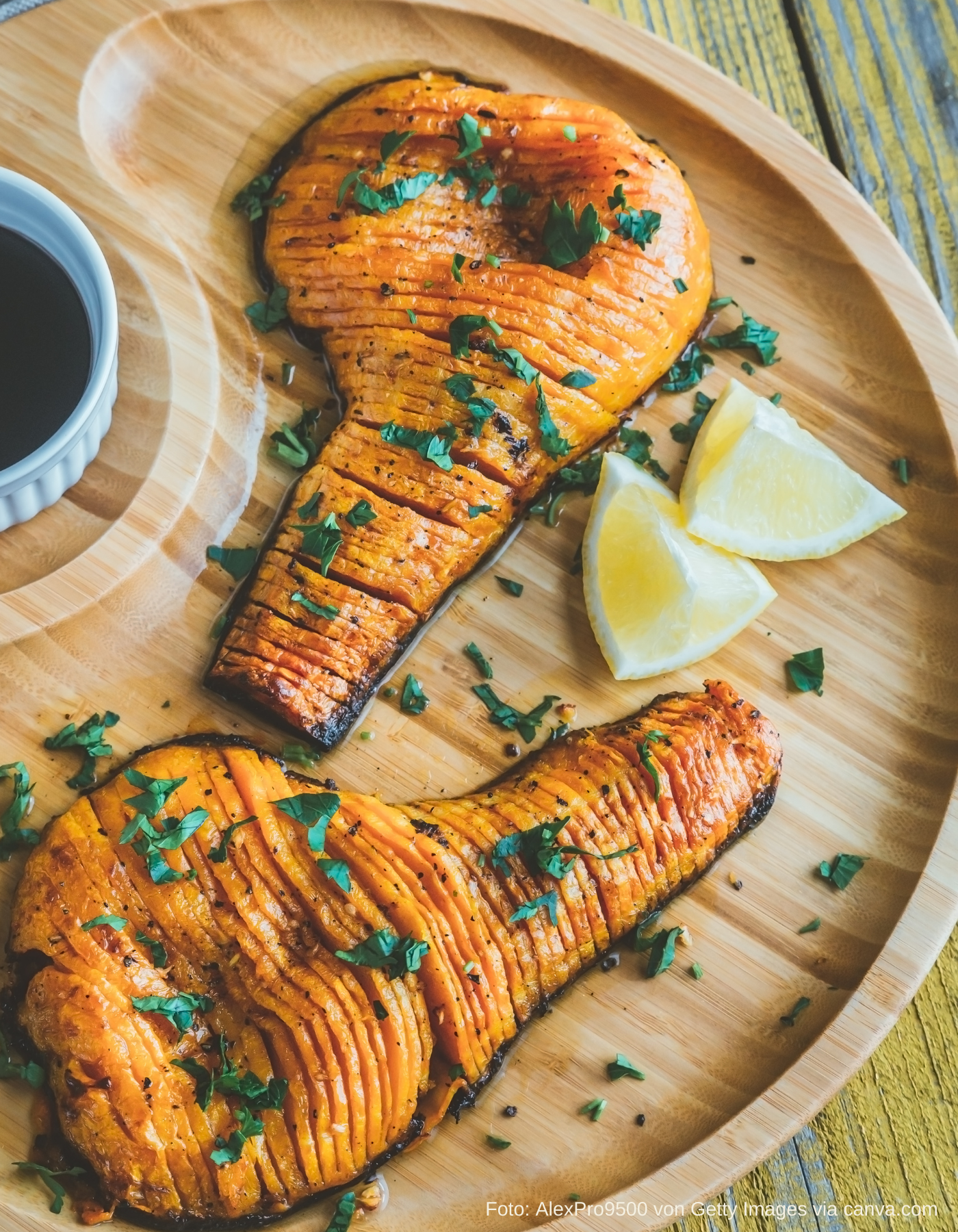Butternut Kürbis mit Hasselback-Technik mariniert und gebacken