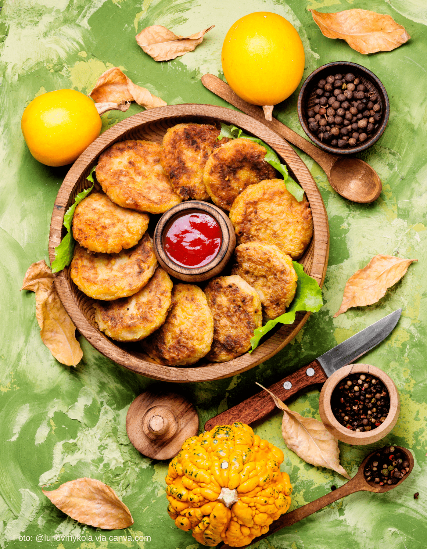 Knusprige vegane Kürbisbratlinge frisch aus der Pfanne